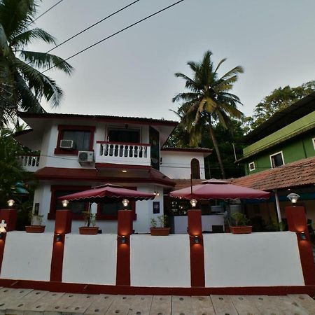 Big Daddy'S Inn Candolim Bagian luar foto