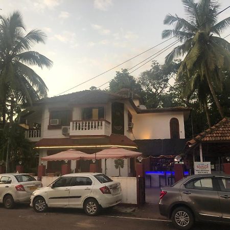 Big Daddy'S Inn Candolim Bagian luar foto