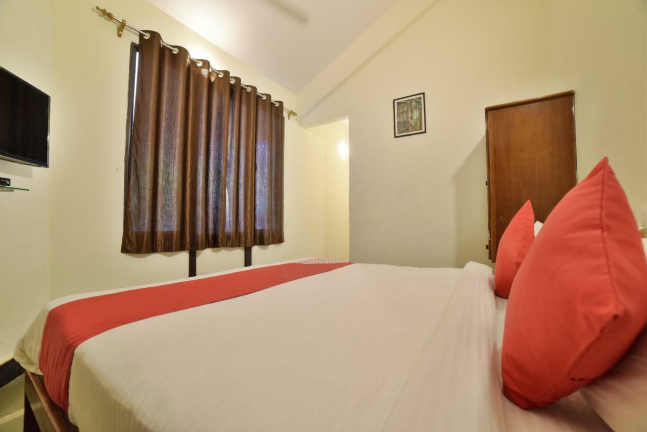 Big Daddy'S Inn Candolim Bagian luar foto