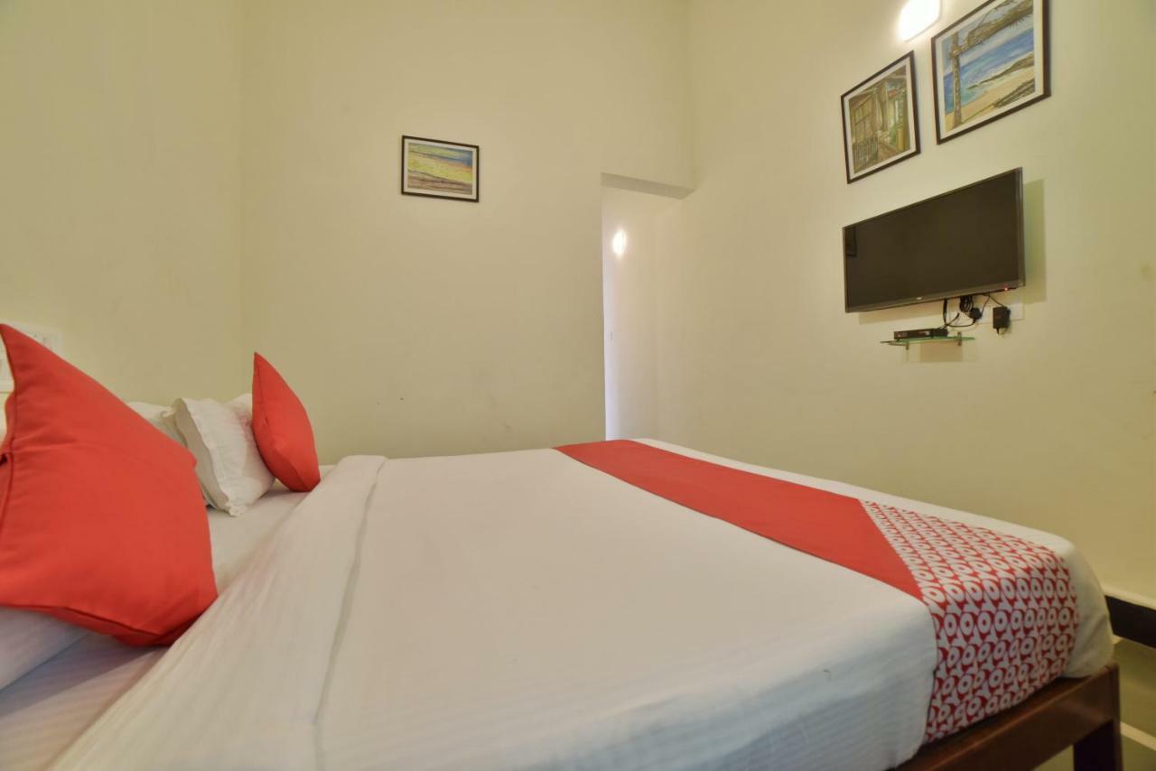 Big Daddy'S Inn Candolim Bagian luar foto