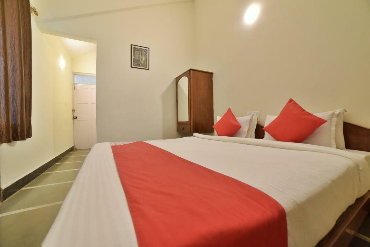 Big Daddy'S Inn Candolim Bagian luar foto