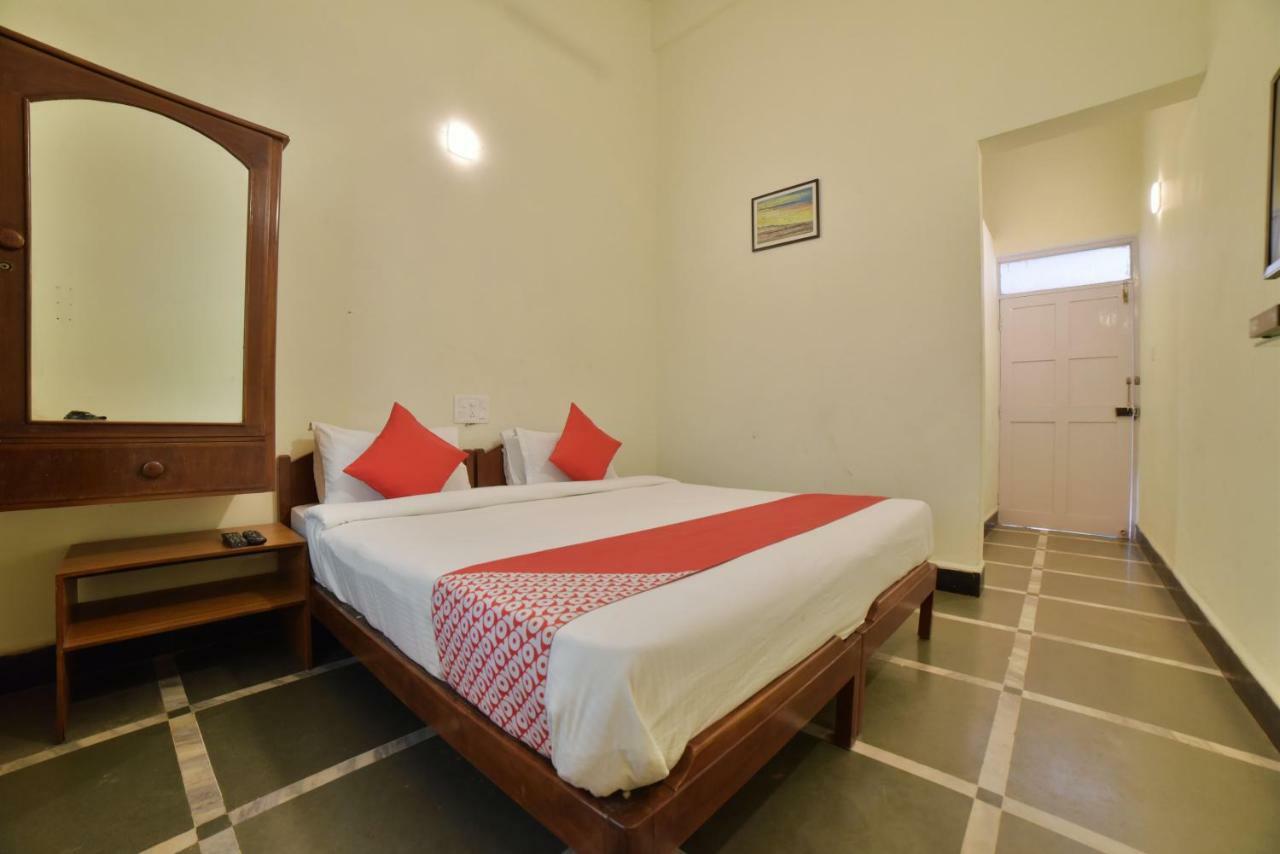 Big Daddy'S Inn Candolim Bagian luar foto