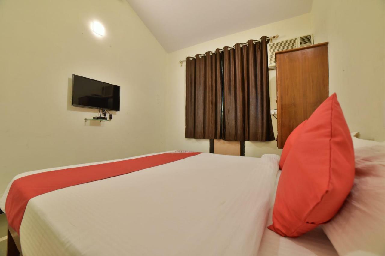 Big Daddy'S Inn Candolim Bagian luar foto