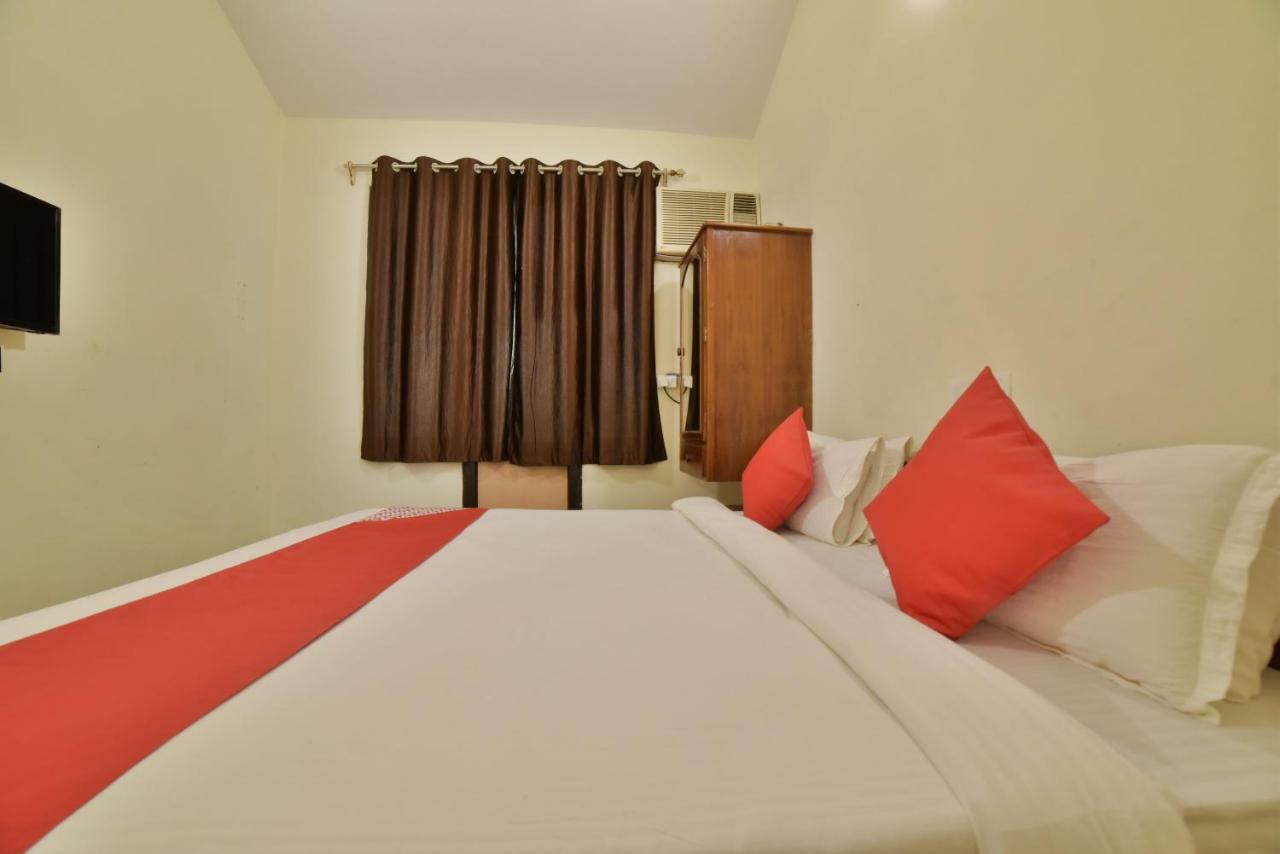 Big Daddy'S Inn Candolim Bagian luar foto