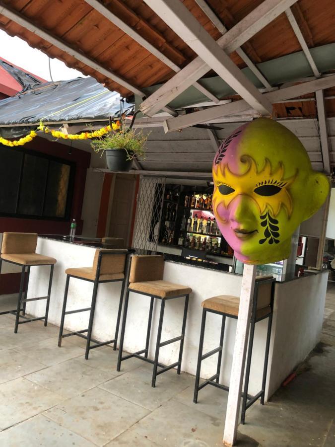 Big Daddy'S Inn Candolim Bagian luar foto