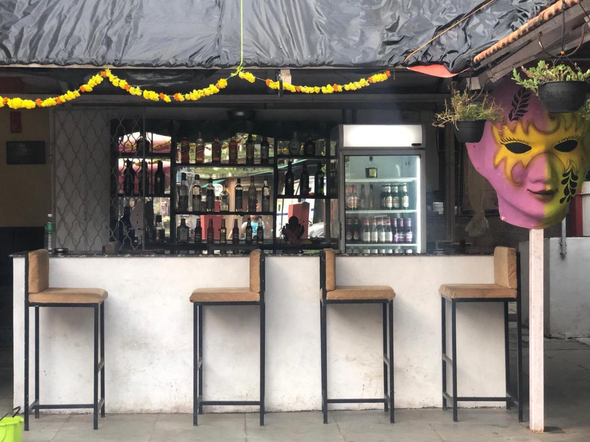 Big Daddy'S Inn Candolim Bagian luar foto