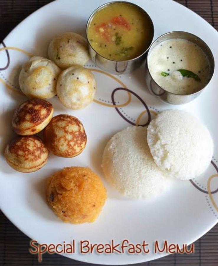 Big Daddy'S Inn Candolim Bagian luar foto